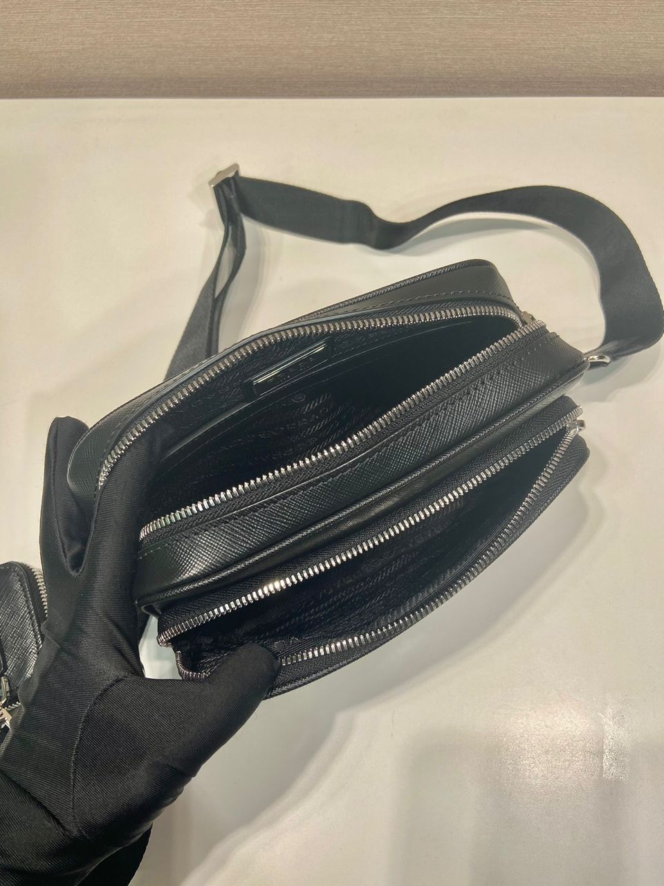 Bolsa de Ombro em Couro Saffiano da Prada