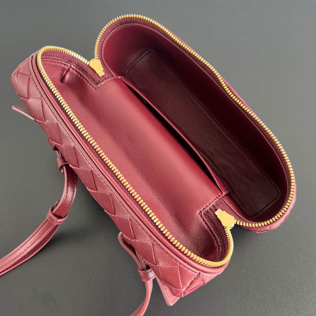 Bolsa Bottega Veneta Intrecciato Vanity Bag .