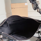 Balenciaga Le Cagole Shoulder Bag preta .