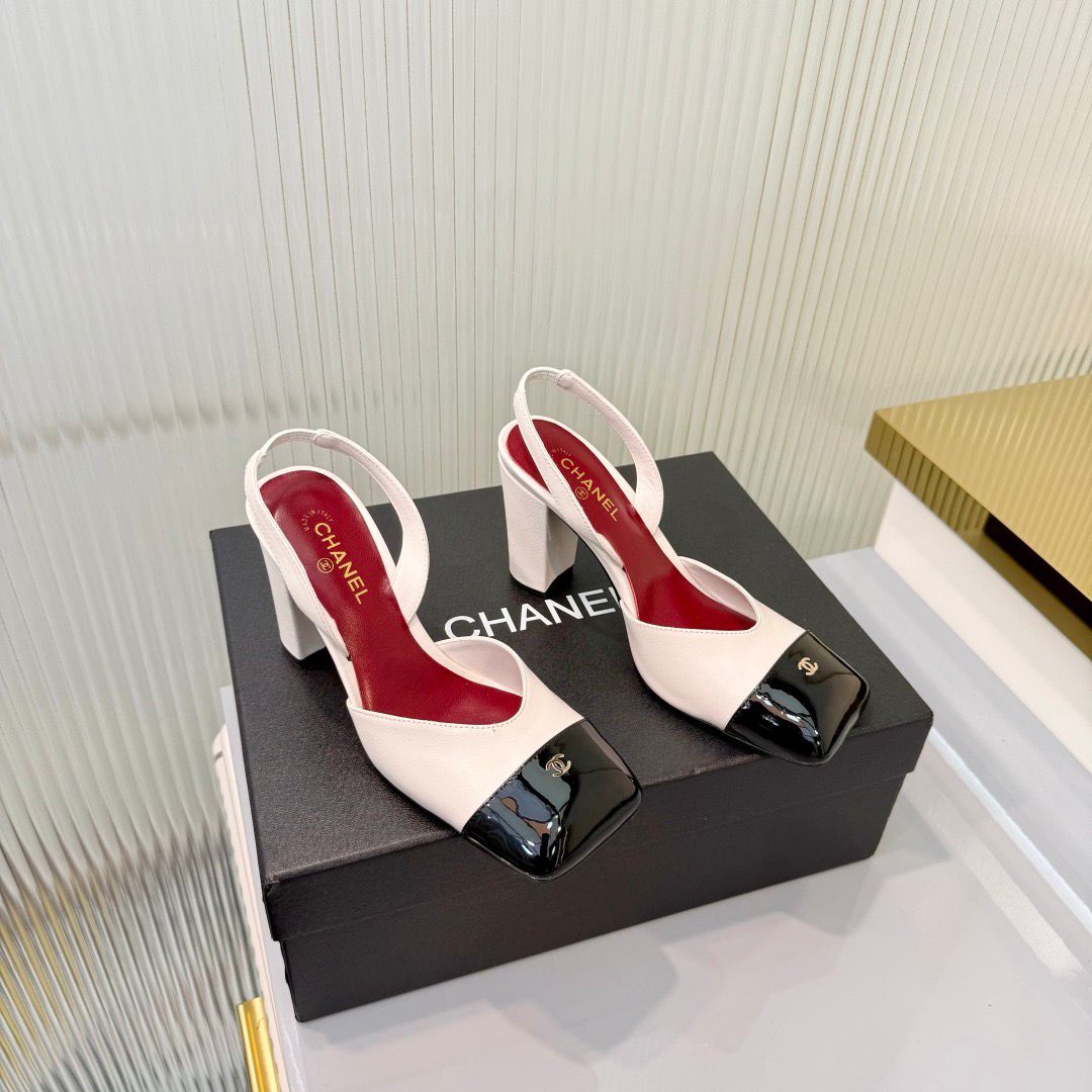 Chanel Slingback Block Heel  Beige & Black  Patent. Salto 9 cm.