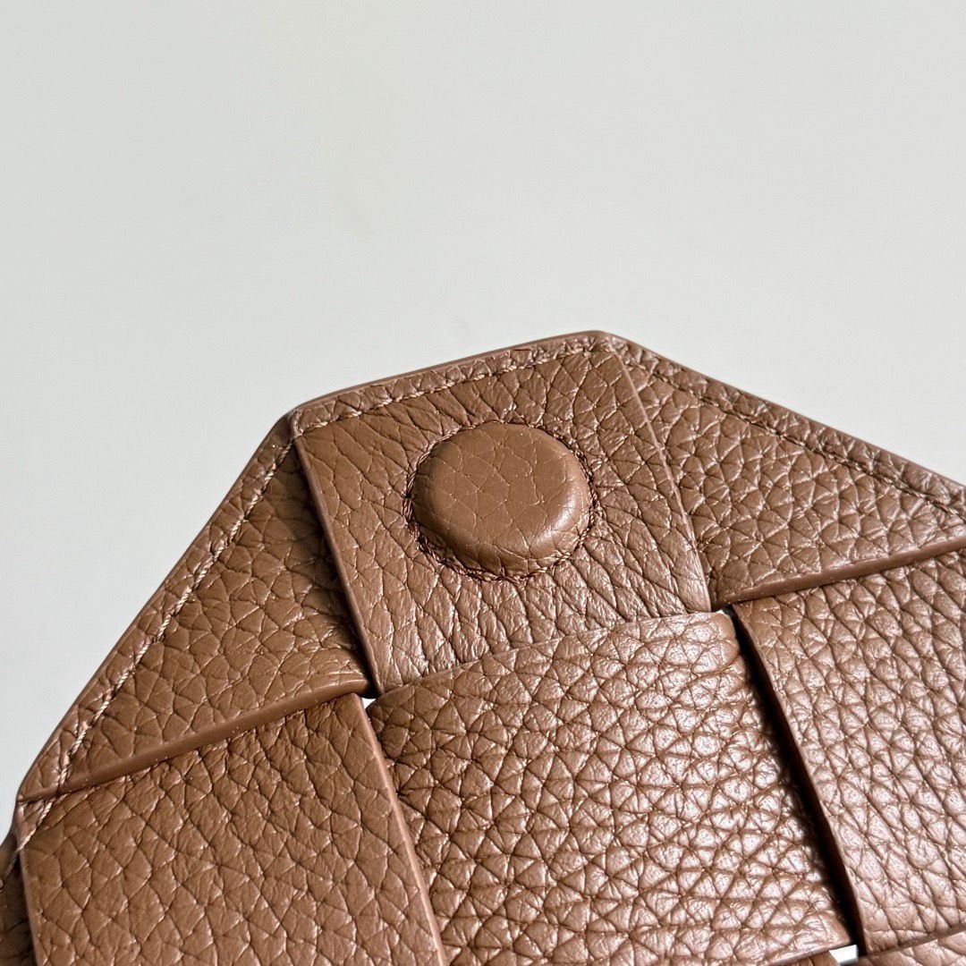 Bottega Veneta Cassette Intrecciato Leather Bag Caramel .