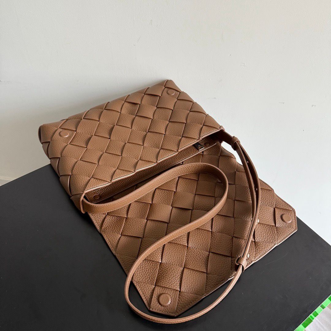 Bottega Veneta Cassette Intrecciato Leather Bag Caramel .