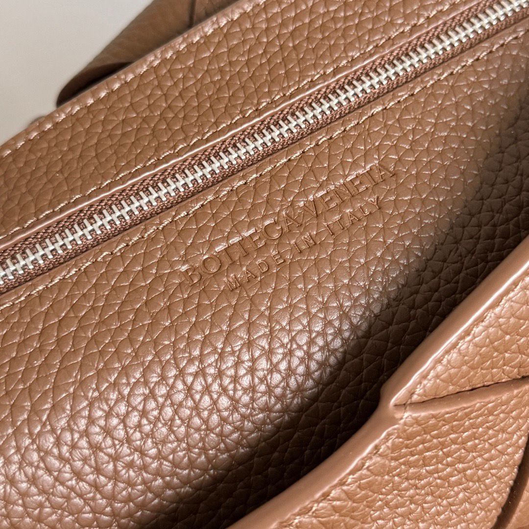 Bottega Veneta Cassette Intrecciato Leather Bag Caramel .