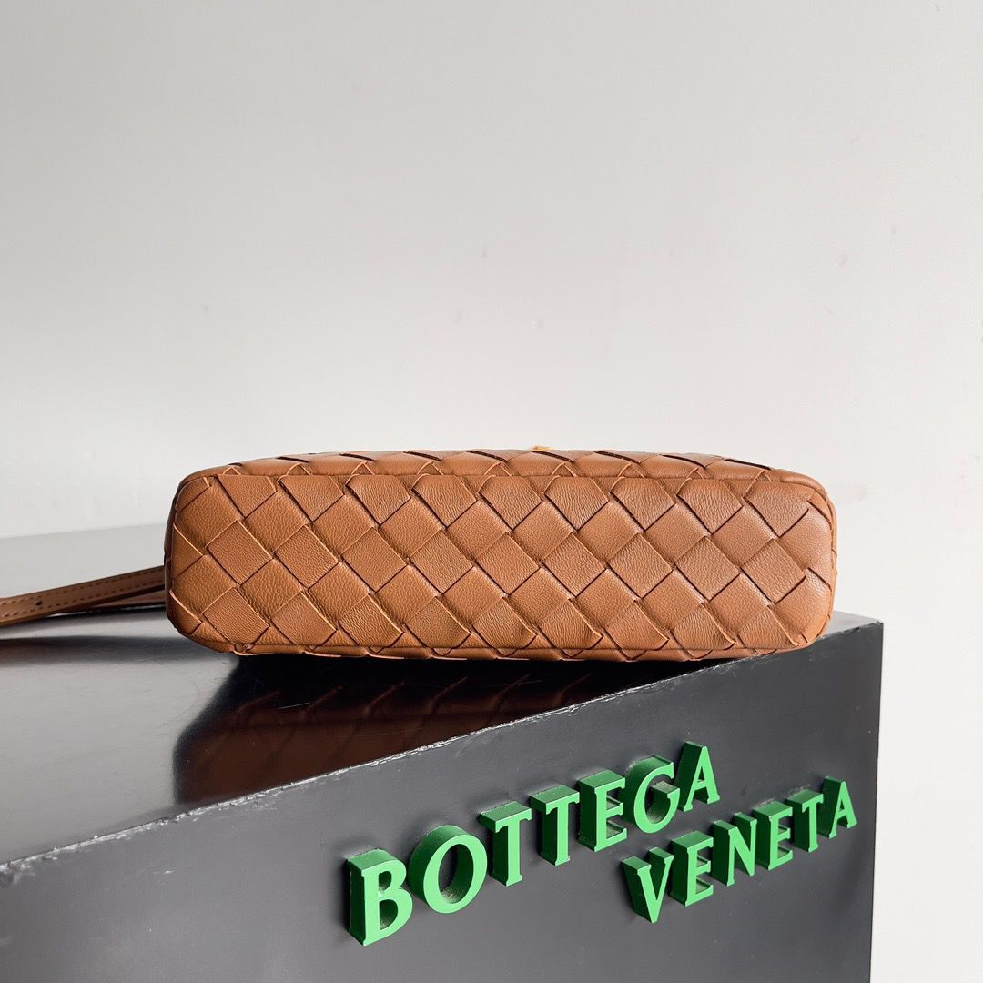 Bottega Veneta Intrecciato Vanity Case Leather Bag Caramel .