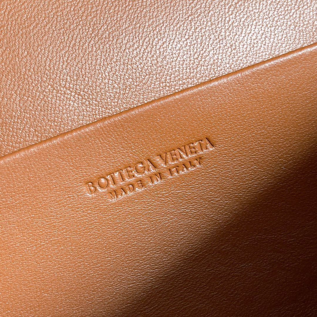 Bottega Veneta Intrecciato Vanity Case Leather Bag Caramel .