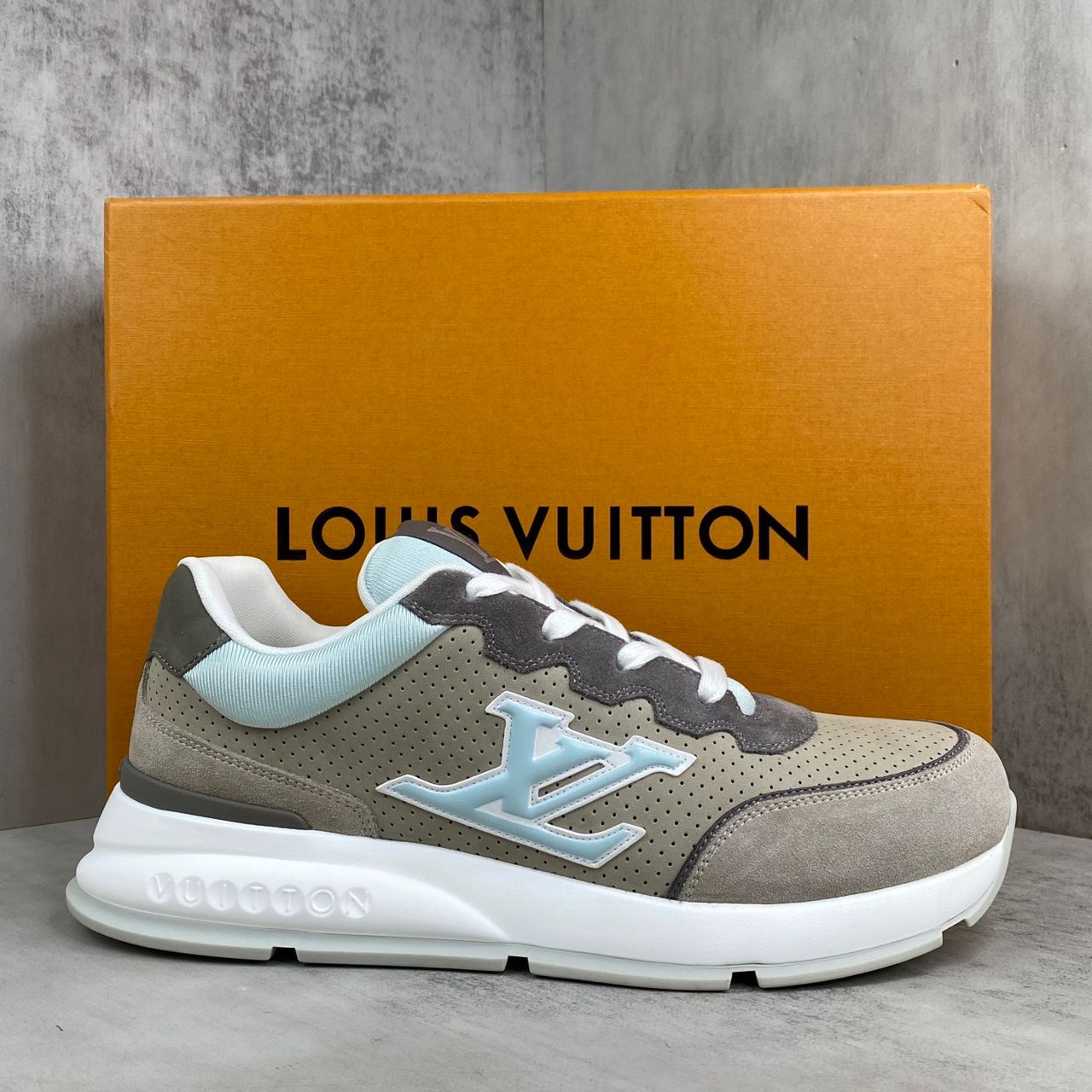 Louis Vuitton classic Green and gray .