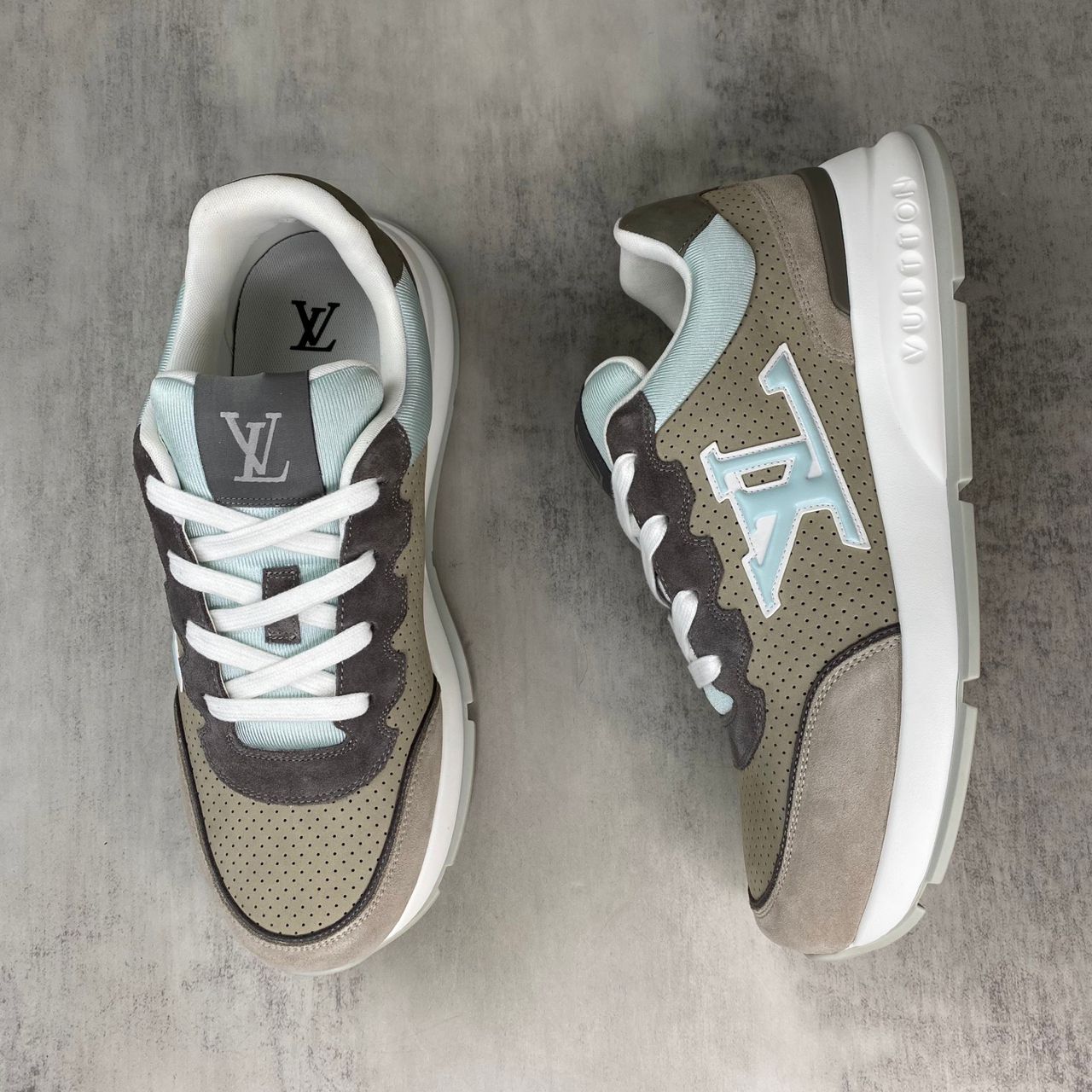 Louis Vuitton classic Green and gray .