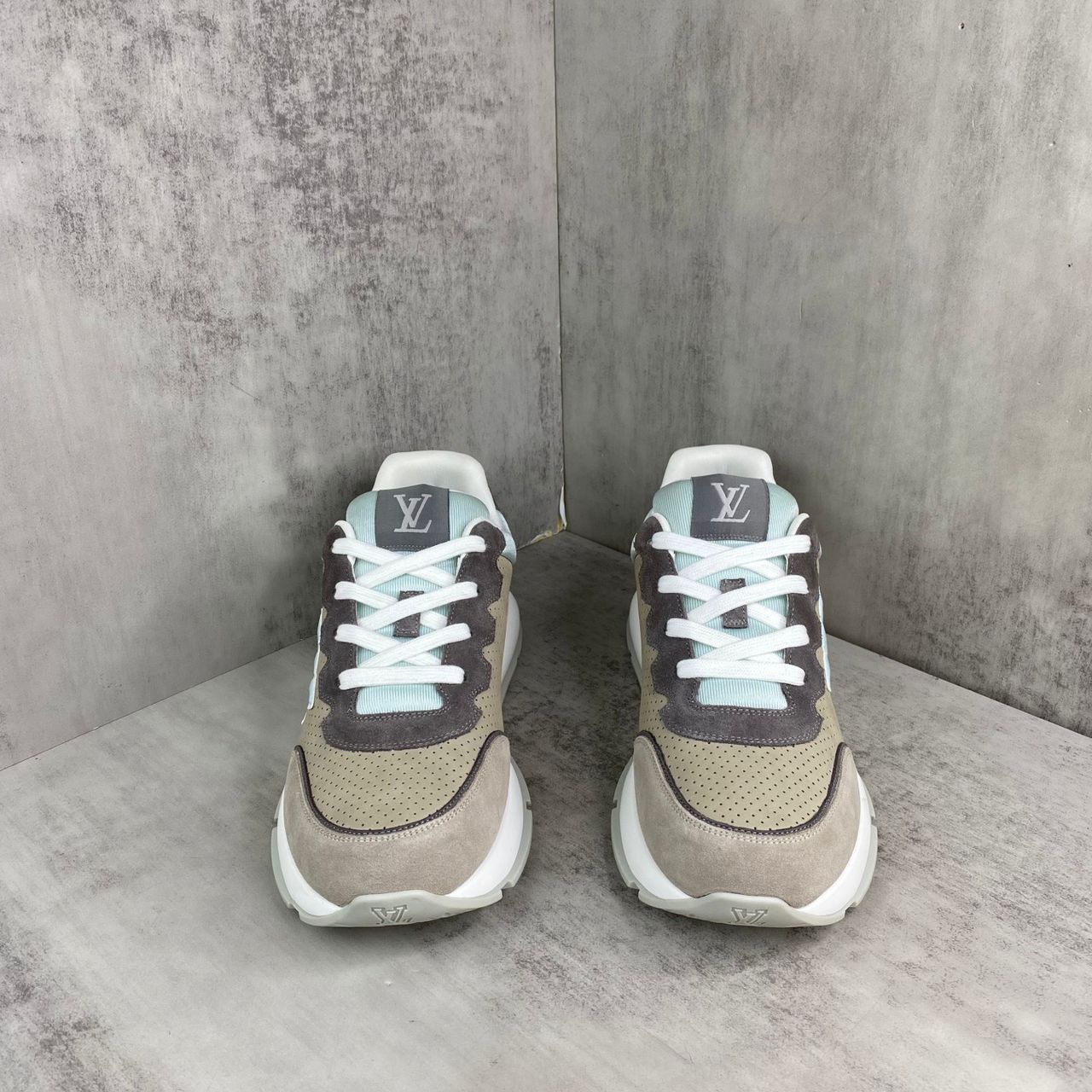 Louis Vuitton classic Green and gray .