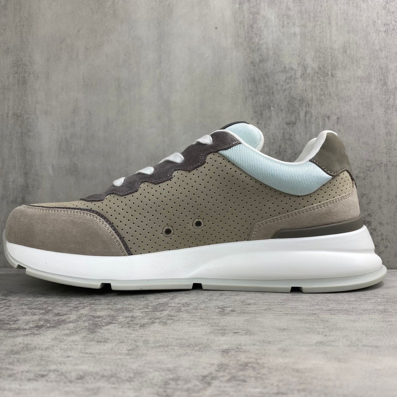 Louis Vuitton classic Green and gray .