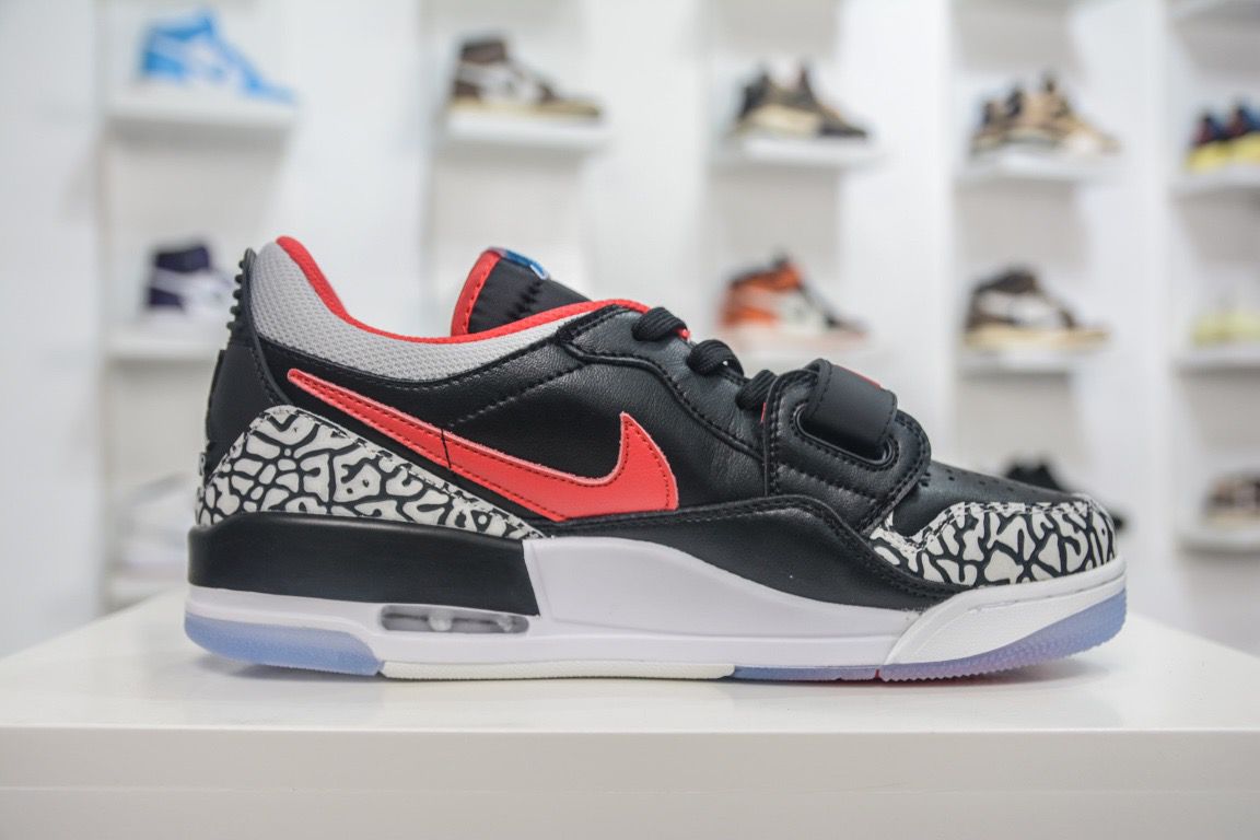 Jordan Tênis Air Legacy 312 Low na cor preta e Wolf Grey .