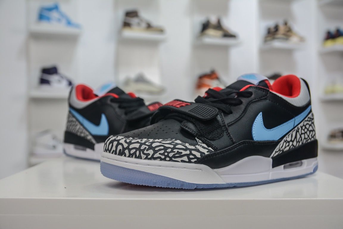Jordan Tênis Air Legacy 312 Low na cor preta e Wolf Grey .
