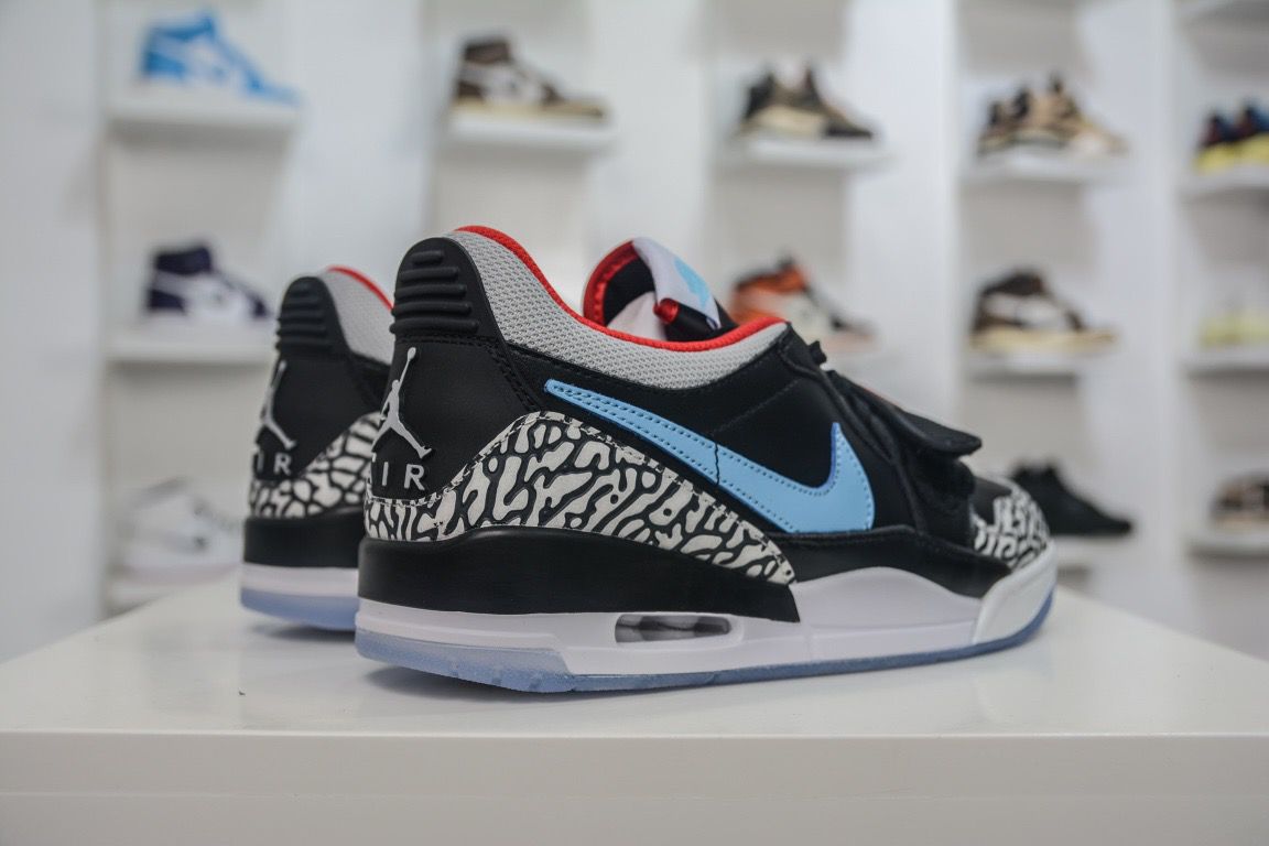 Jordan Tênis Air Legacy 312 Low na cor preta e Wolf Grey .