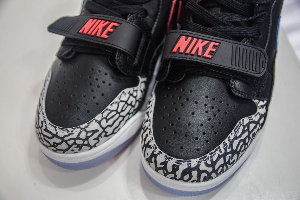 Jordan Tênis masculino Air Legacy 312 Low na cor preta e Wolf Grey .