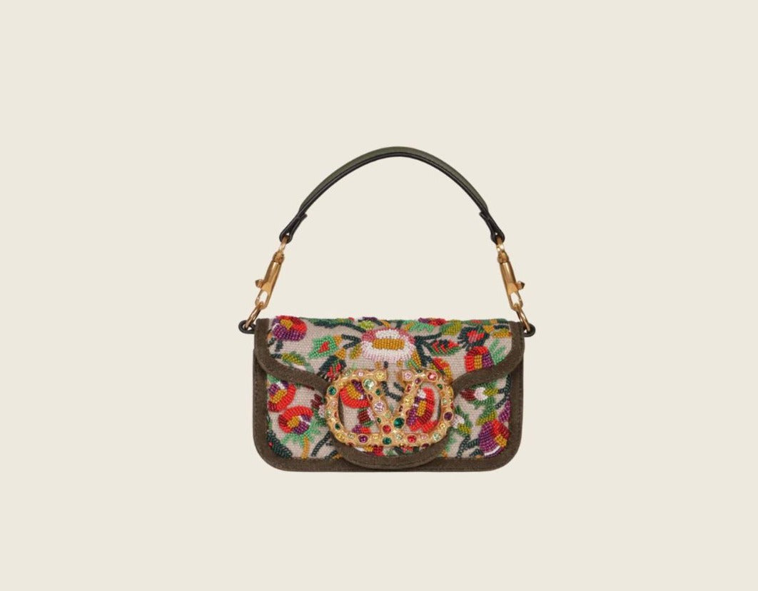Bolsa Valentino Garavani Locò Small VLogo Bordada Floral Multicolor .