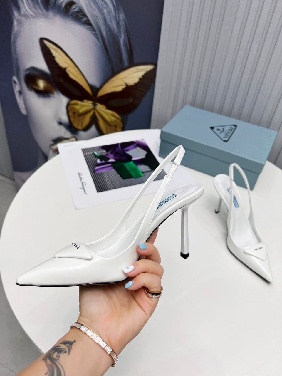 Prada Scarpin Slingback White .