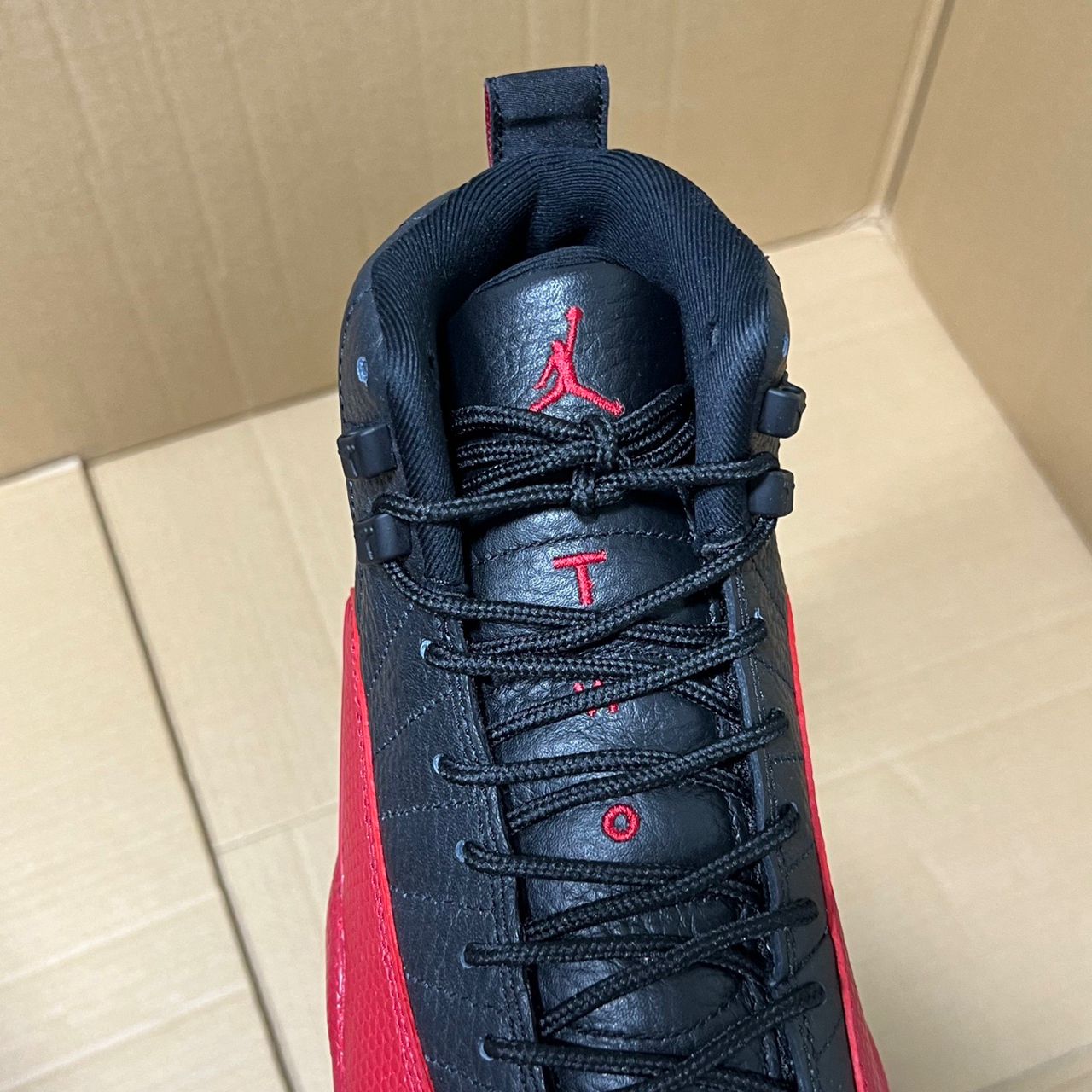 Air Jordan 12 Retro "Flu Game" (Varsity Red) .