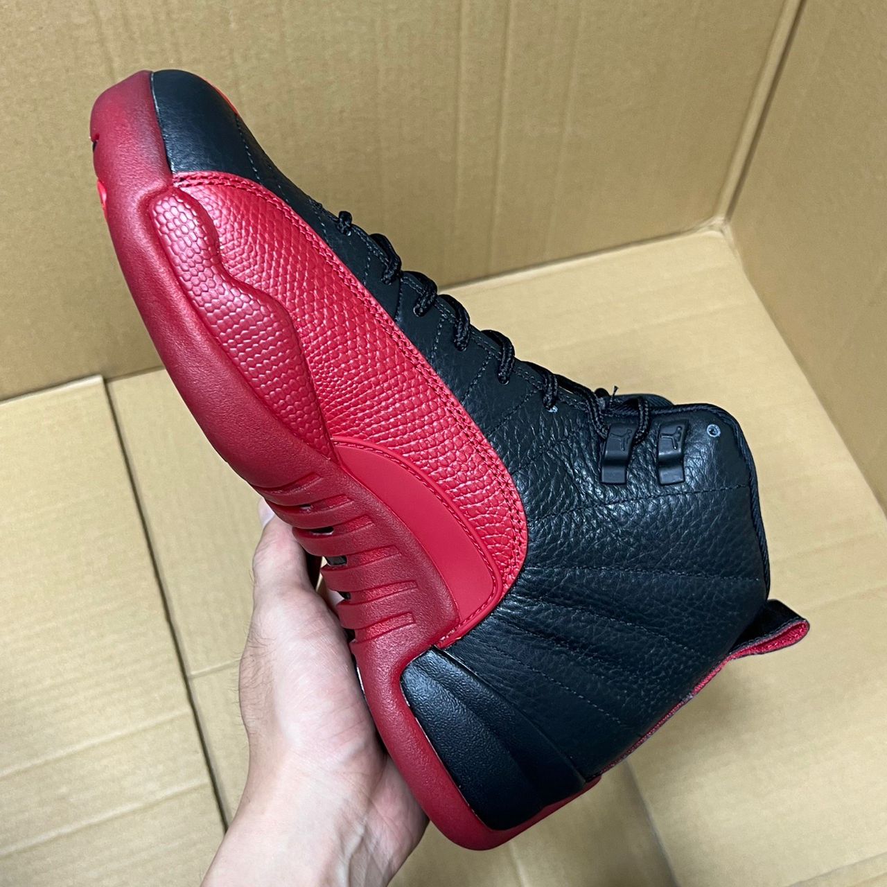 Air Jordan 12 Retro "Flu Game" (Varsity Red) .