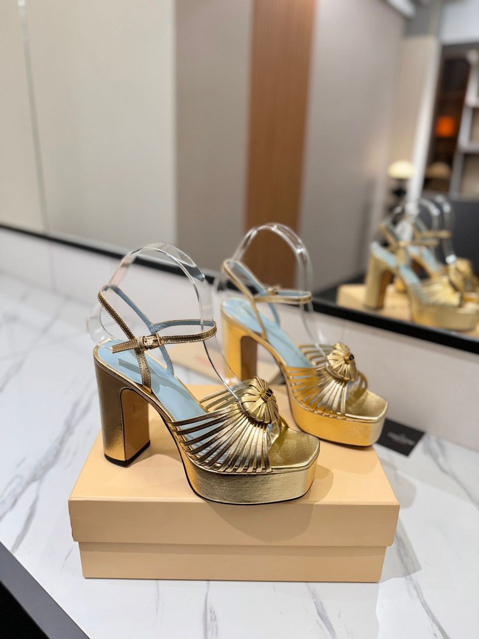 Sandália Valentino Coeur Royal
