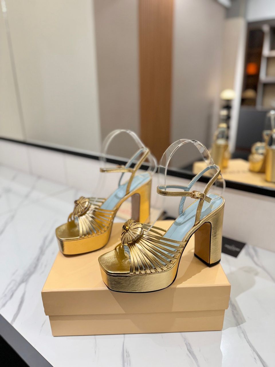 Sandália Valentino Coeur Royal