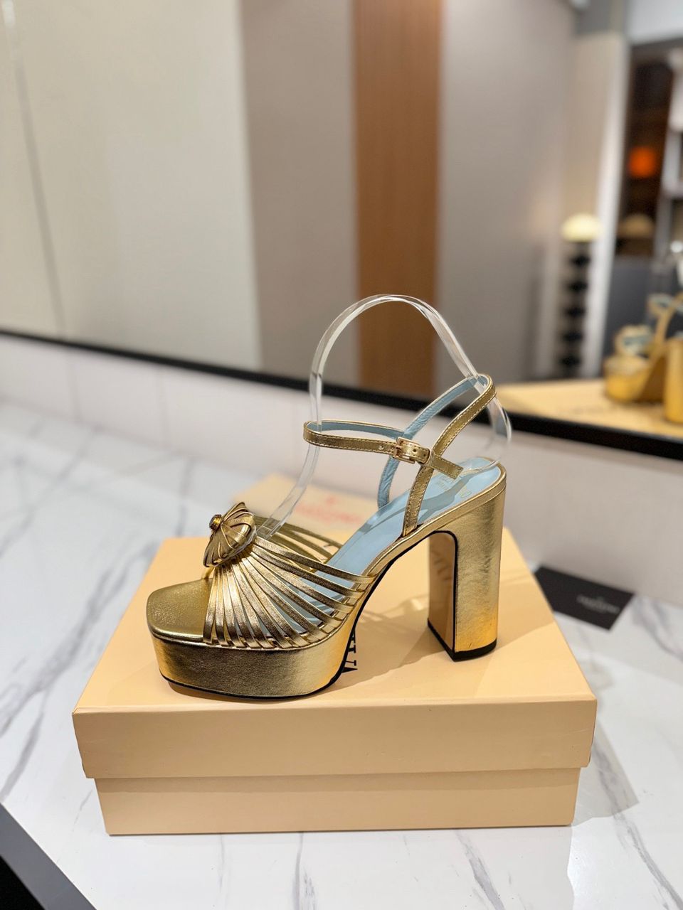 Sandália Valentino Coeur Royal