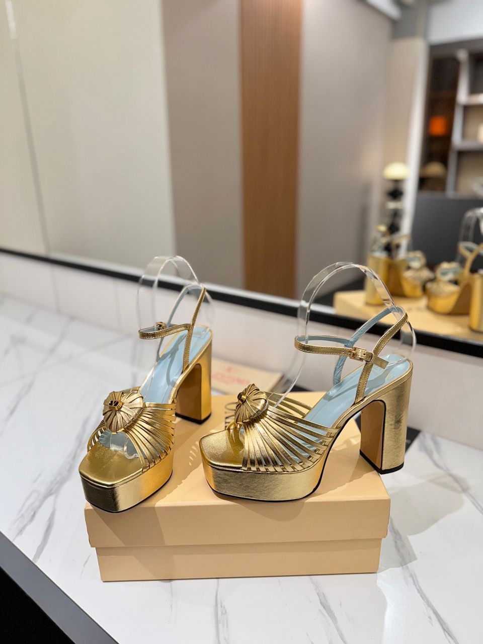 Sandália Valentino Coeur Royal