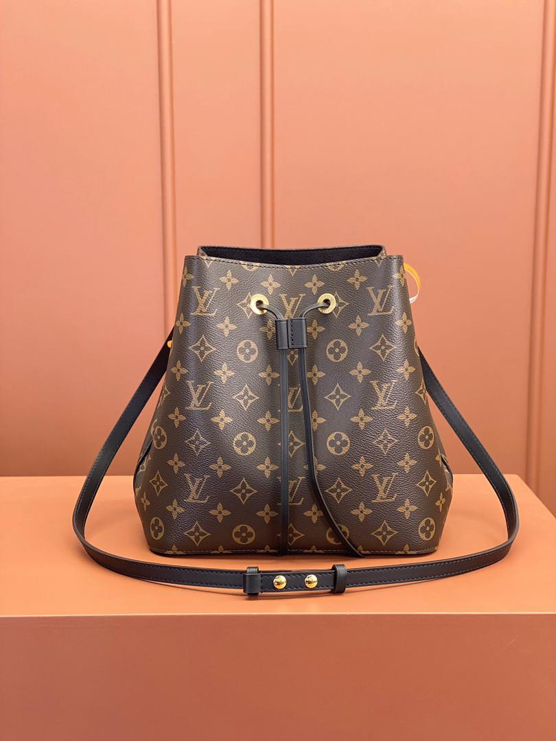 Louis Vuitton NéoNoé MM Monogram Canvas Black .