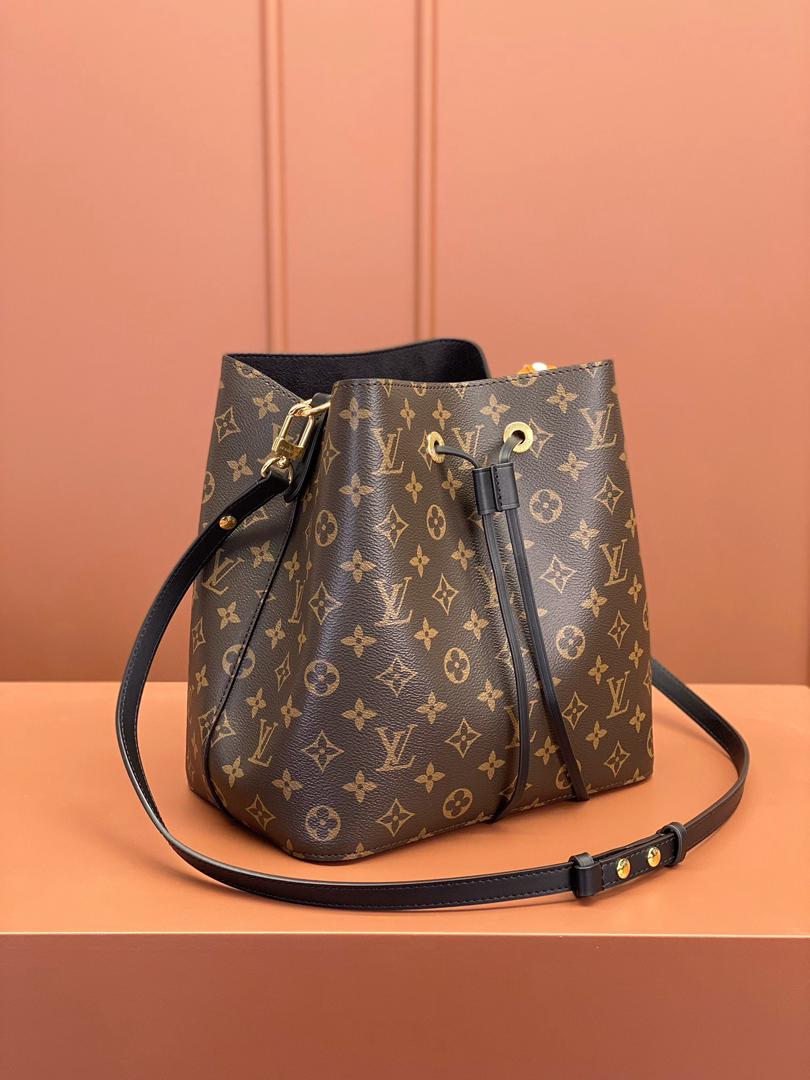 Louis Vuitton NéoNoé MM Monogram Canvas Black .