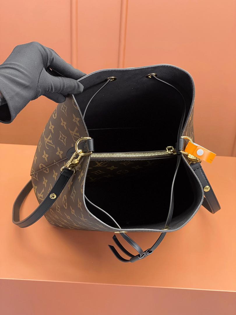 Louis Vuitton NéoNoé MM Monogram Canvas Black .