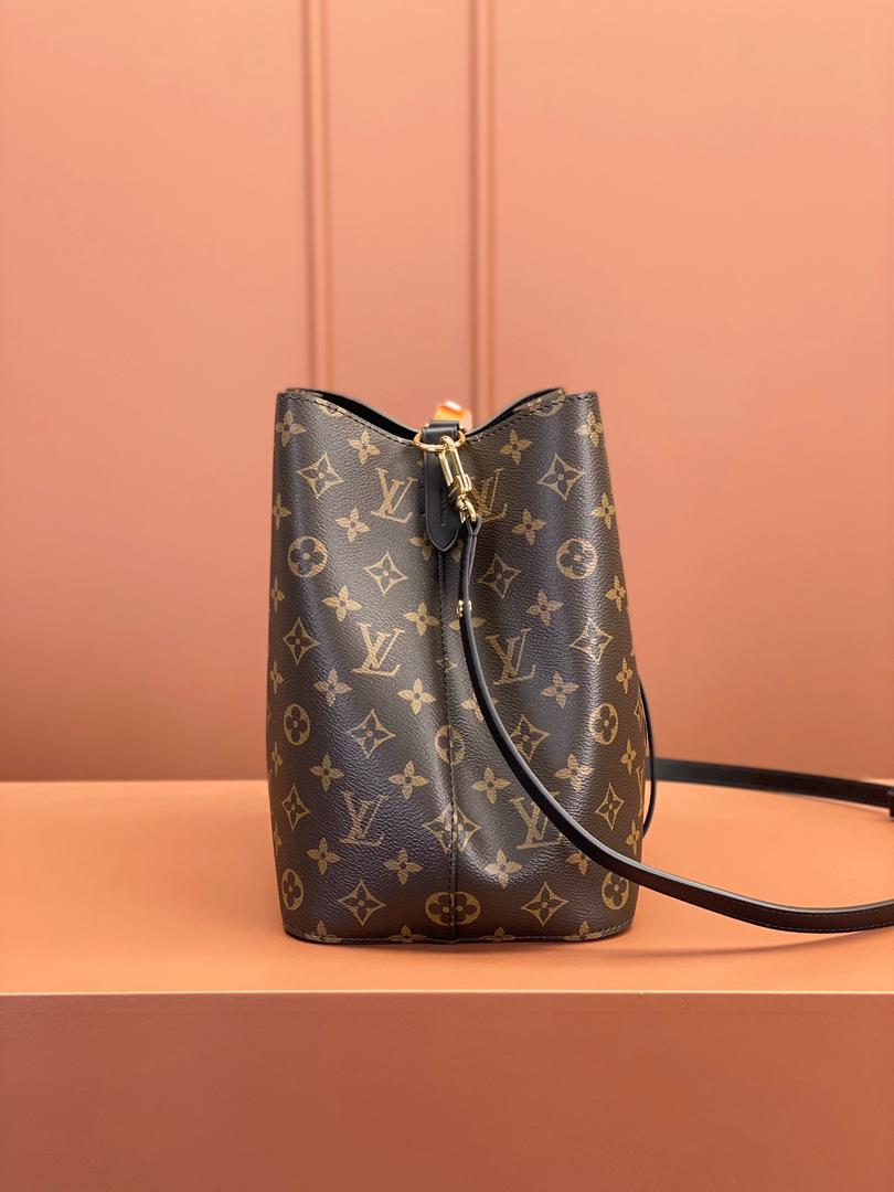 Louis Vuitton NéoNoé MM Monogram Canvas Black .