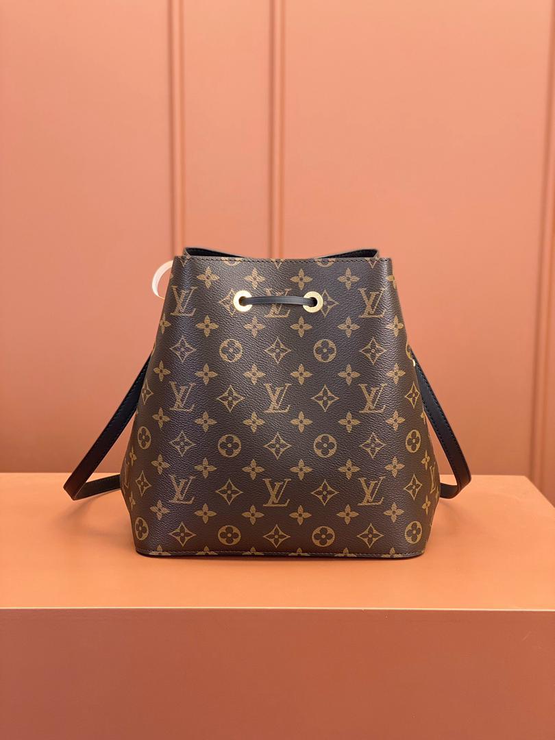 Louis Vuitton NéoNoé MM Monogram Canvas Black .