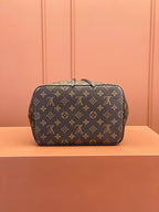 Louis Vuitton NéoNoé MM Monogram Canvas Black .