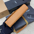 Bolsa Saint Laurent Envelope Matelassê em Couro Caviar Camel .