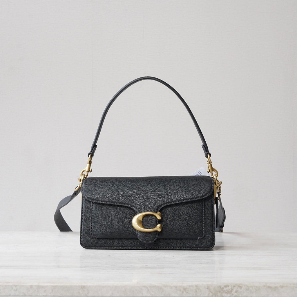 Bolsa Coach Tabby em Couro Preto com Interior Caramelo .