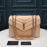 Bolsa Saint Laurent Loulou Média em Couro Matelassê Bege com Ferragens Prateadas .