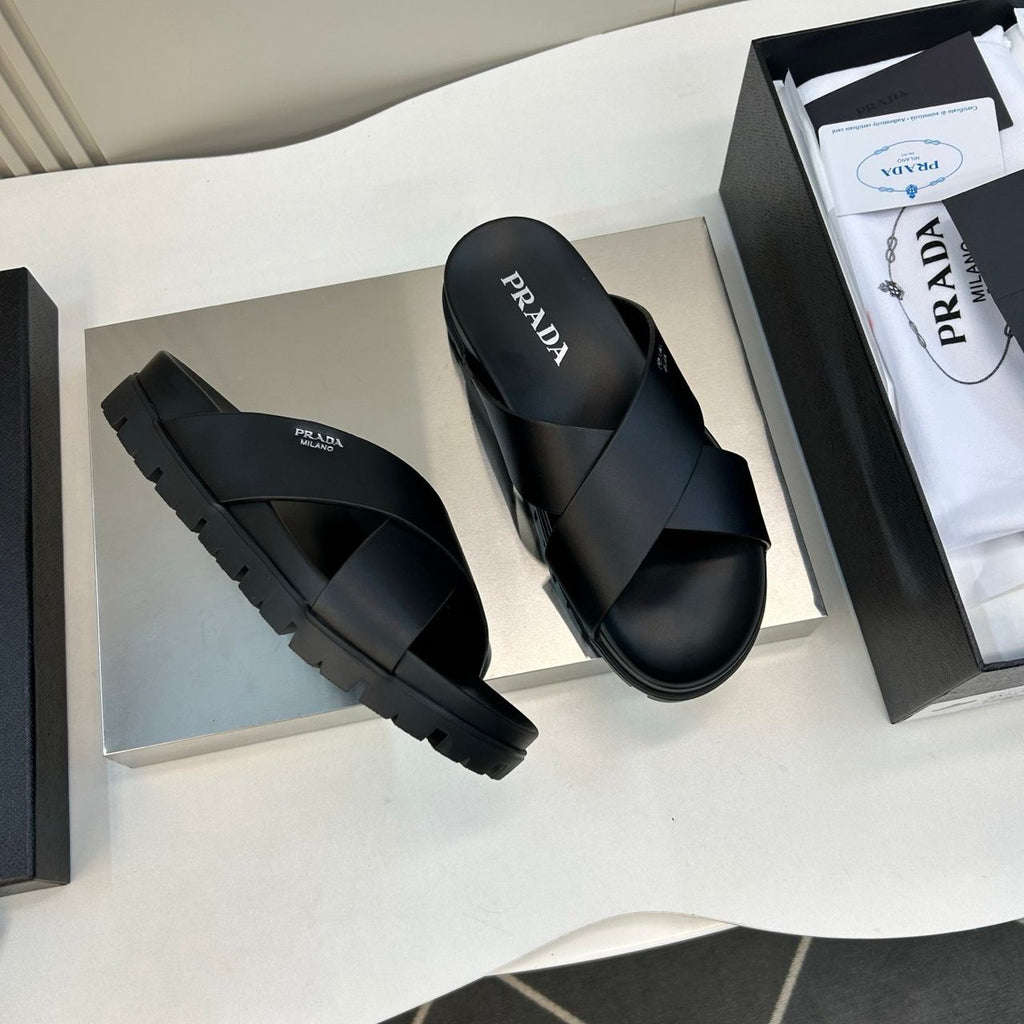 Chinelo Prada Crisscross Rubber Slides .
