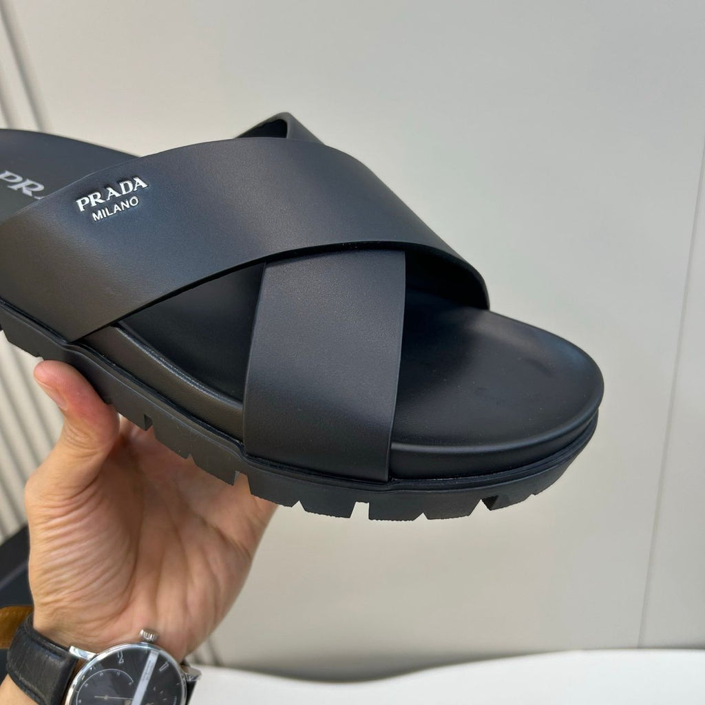Chinelo Prada Crisscross Rubber Slides .