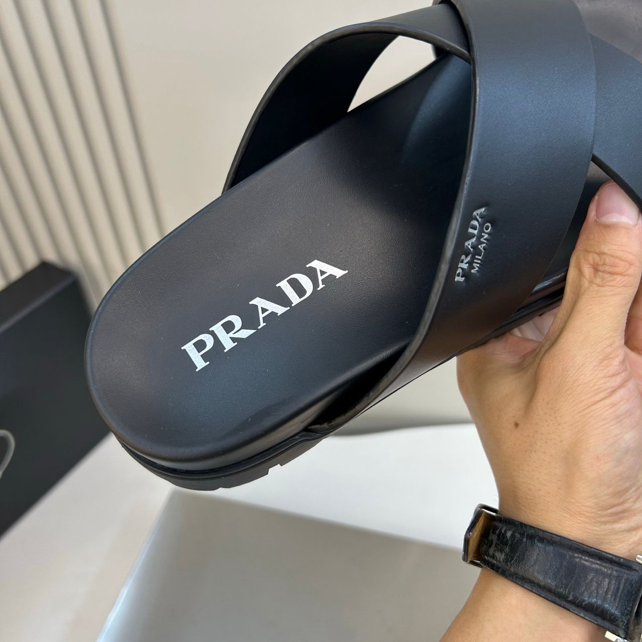 Chinelo Prada Crisscross Rubber Slides .