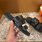 Sandália Hermès Jackson em Couro Preto .