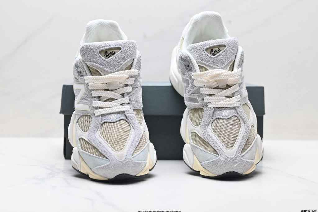 Tênis New Balance 9060 em Mesh e Camurça Off White .