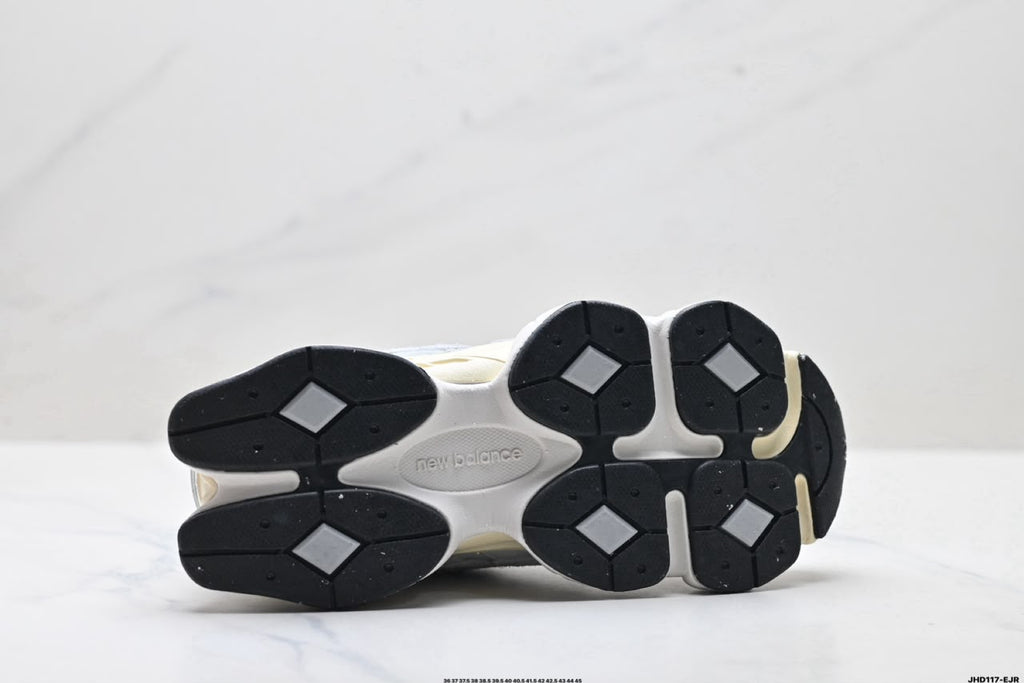Tênis New Balance 9060 em Mesh e Camurça Off White .