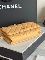 Bolsa CHANEL WOC bege ferragens douradas