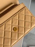 Bolsa CHANEL WOC bege ferragens douradas