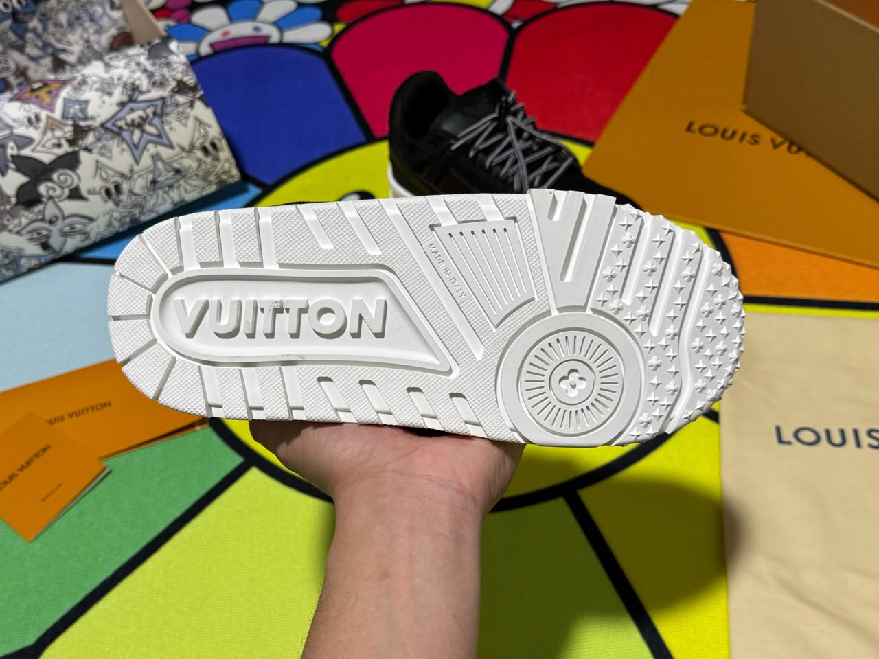 Tênis Louis Vuitton LV Trainer Maxi em Couro Preto com Solado Branco .