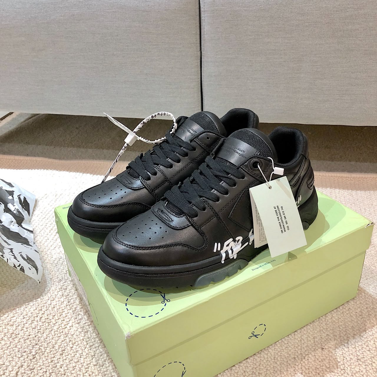 Off-White Out Of Office "FOR WALKING" Black White .