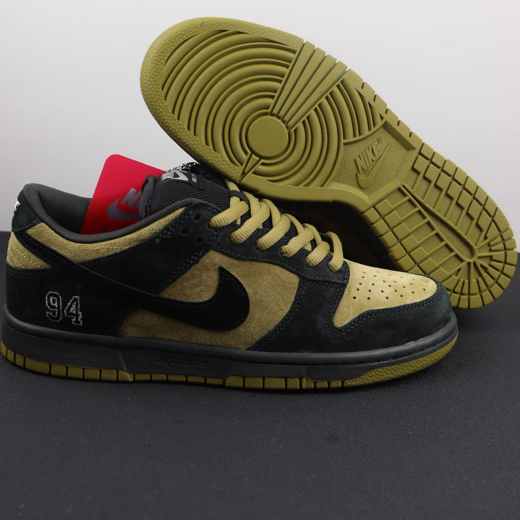 Supreme x Nike SB Dunk Low 'Camper Green' .