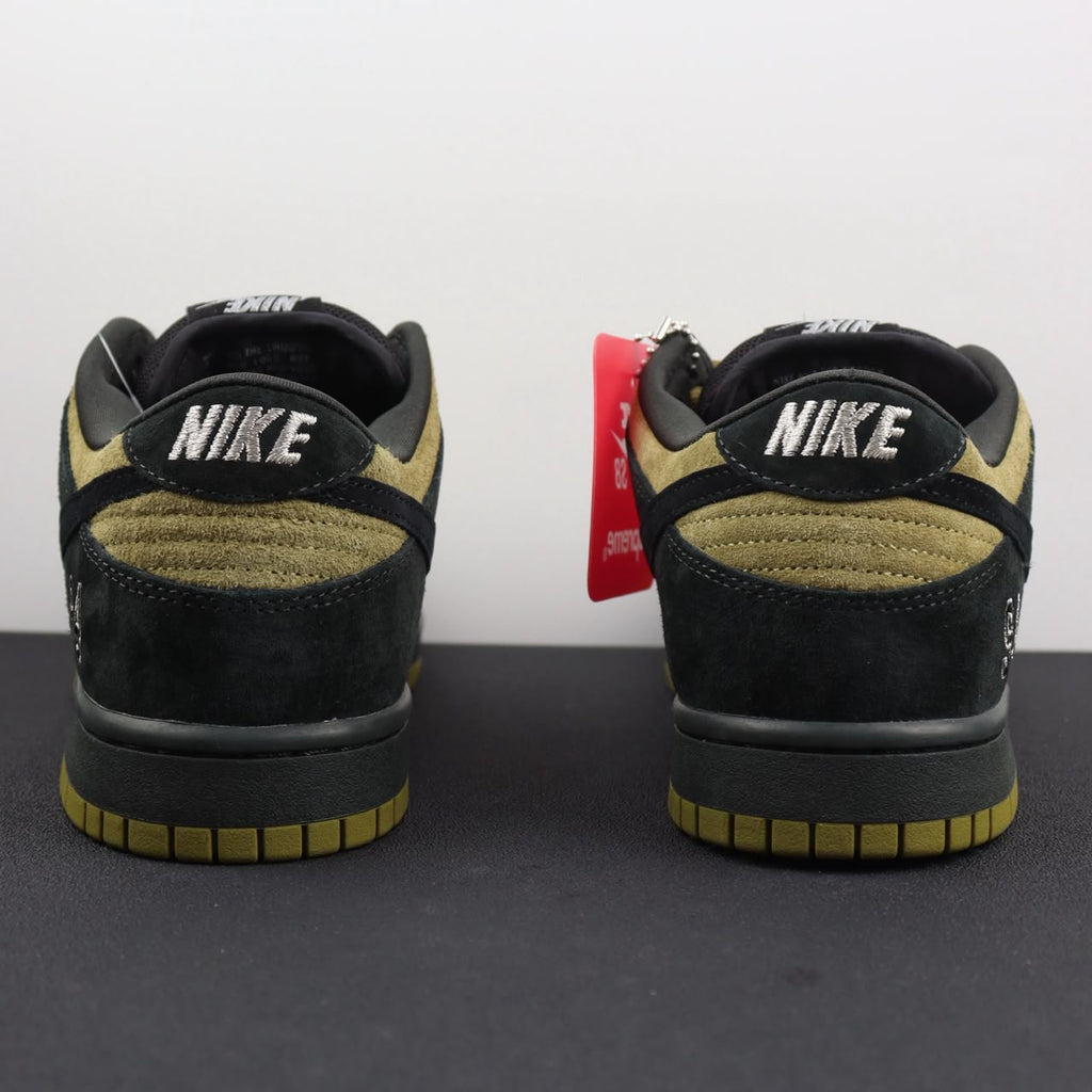 Supreme x Nike SB Dunk Low 'Camper Green' .