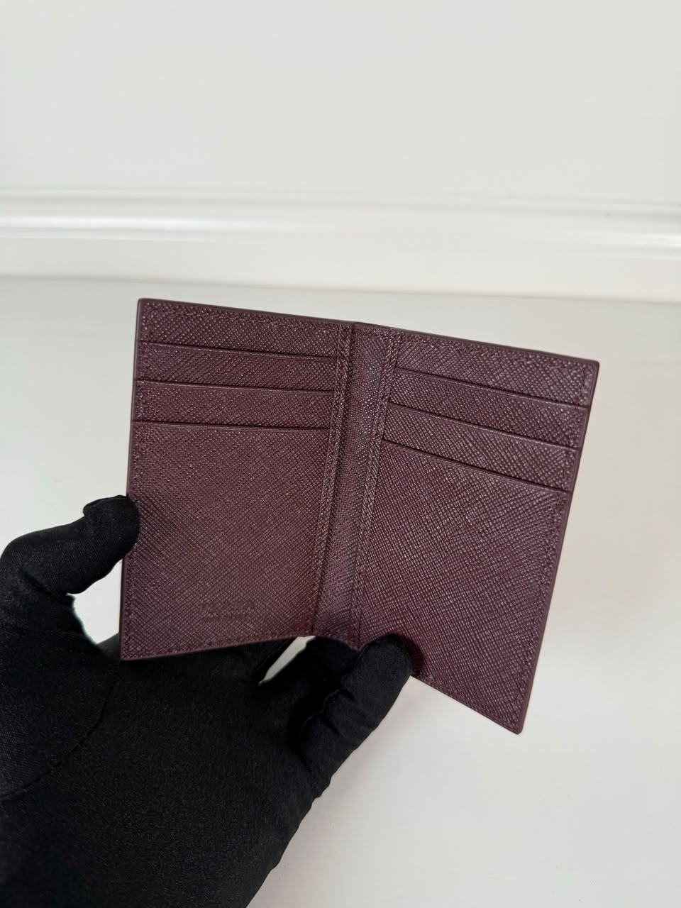 Porta-cartões em Couro Saffiano Bordo (modelo 2MC101) .