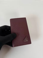 Porta-cartões em Couro Saffiano Bordo (modelo 2MC101) .