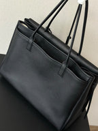 Bolsa Chanel  Chanel Large Tote Black Ferragens douradas .