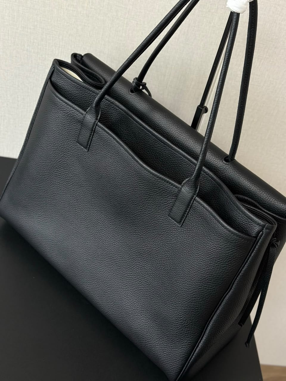 Bolsa Chanel  Chanel Large Tote Black Ferragens douradas .